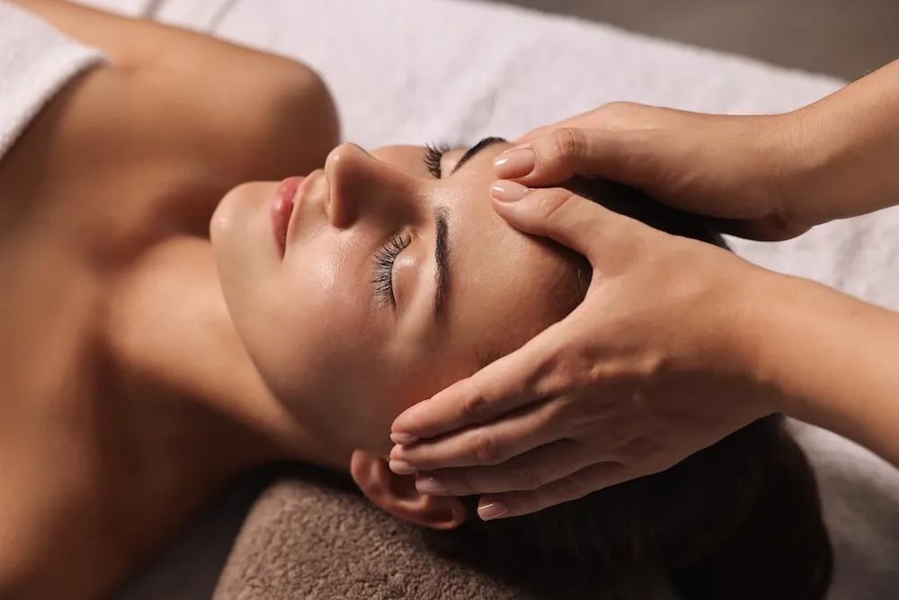 Indian Head Massage with Jojoba / Coconut Oil Indian Head Massage with Jojoba / Coconut Oil